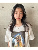 ヘアーアイストゥーレ(HAIR ICI TRE)&nbsp;ハイライトカラー　ロングヘア　センターパート 担当渡辺聖