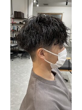 フゥ 宇都宮(FeU) 黒髪マッシュツイストスパイラルパーマ 波巻きスパイラル