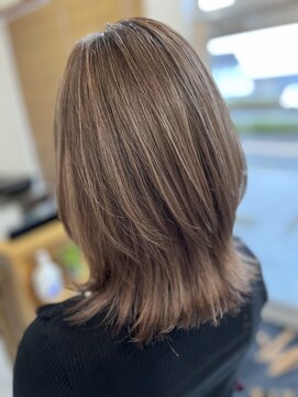 ミリ(Mm.) シャドールーツ　バレイヤージュ　ハイライト　ブリーチなし