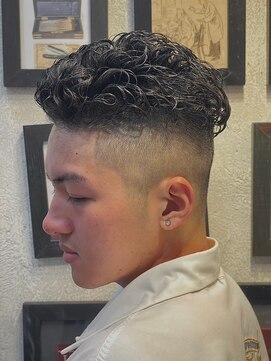 プレミアムバーバー 表参道店(PREMIUM BARBER produce by HIRO GINZA) パーマフェードスタイル
