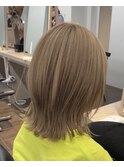 【井上】外ハネ切りっぱなしウルフレイヤーロブボブベージュ