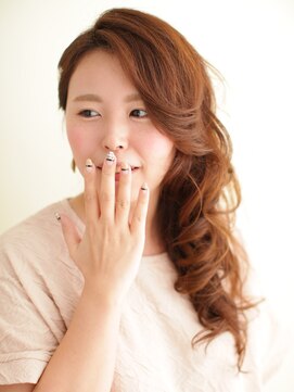 エールリーチェ(aile riche) 可愛らしさにゴージャス感もプラスしたスタイル