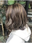 ナチュラルベージュ×ハイライト