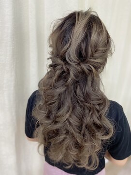 ルナクレセント (Luna crescent) ねじりハーフアップ