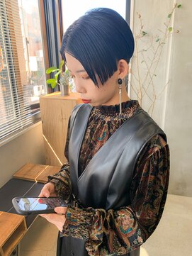 テトヘアー(teto hair) ハンサムショート 、刈り上げ、ネイビーカラー、前下がり