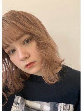 バズ(BUZZ) ハイトーン×ピンク×切りっぱなしボブ