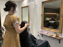 ヘアーメイク グラッツィアシエロ(hair make Grazia cielo)の雰囲気（《スタイリッシュな店内》少人数制だから髪の悩みも相談できる☆）