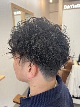 デイトゥデイトゥルーカラーズ(DAY TO DAY true colors) ★メンズ★スパイラルパーマ