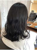 ゆるふわコテ巻きロングヘアスタイル