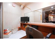 ヘアー クレアシオン 髪工房(Hair Creation)の雰囲気（お子様のすぐそばで切れます♪（下赤塚美容室髪工房））