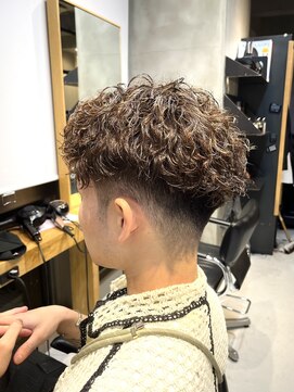 エリマ 調布(elima) 調布メンズツイストスパイラルパーマ強め刈り上げセンターパート
