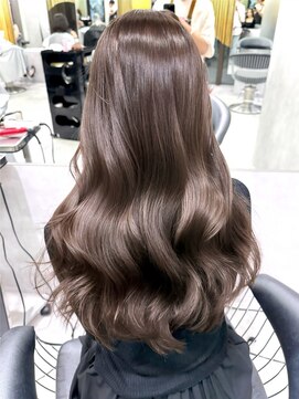 シティ(CITY) レイヤーカット 顔まわりカット 艶髪 グレージュ 韓国ヘア