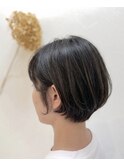 ショートボブ×白髪ぼかしハイライト