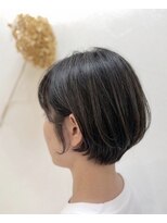 モク(mok)&nbsp;ショートボブ×白髪ぼかしハイライト
