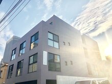 ワール(whirl.)の雰囲気（こちらのマンションの2階がwhirl.☆ [薬院美容室]）
