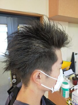 カットライン(CUT LINE) ミディアム×束感立ち上げ