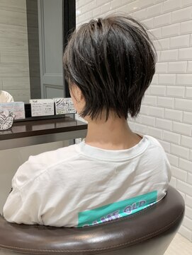 バウム(baum) 個性派　コンパクトショートウルフ