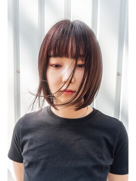 シカ(sica) 柔らかなブラウンカラーのミニボブスタイル