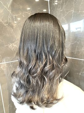 アヤナ バイ アヤラ(ayana by ayala) グレージュグラデーション♪