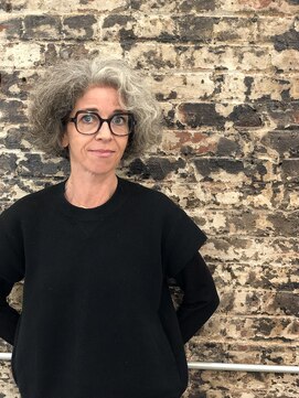 ロブリング(Roebling) curly short bob