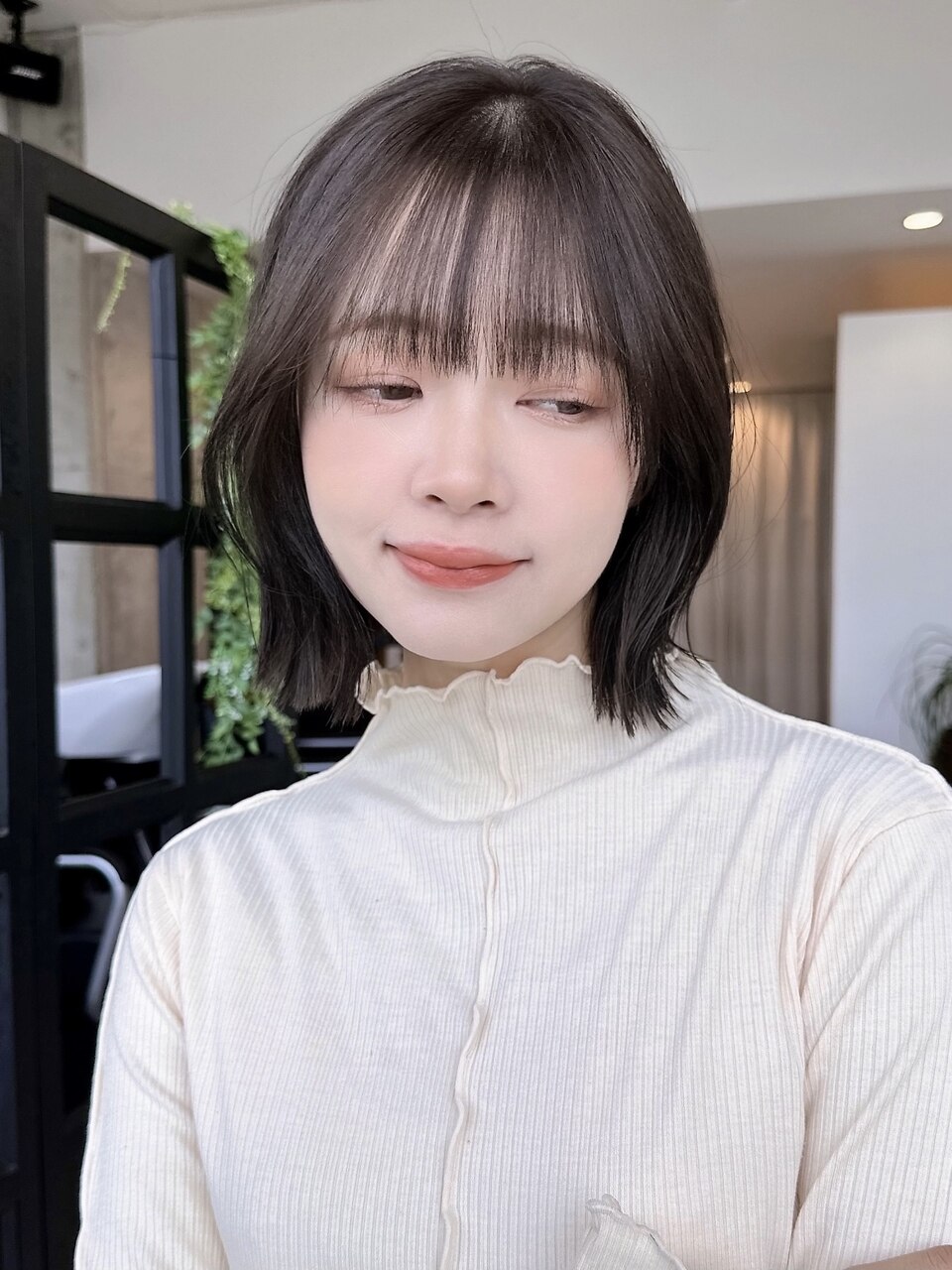 クビレイヤーボブダークグレージュ小顔：L190137254｜ディーエックス