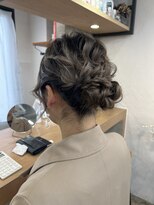 イット(it.)&nbsp;kana ヘアアレンジ シニヨン 結婚式