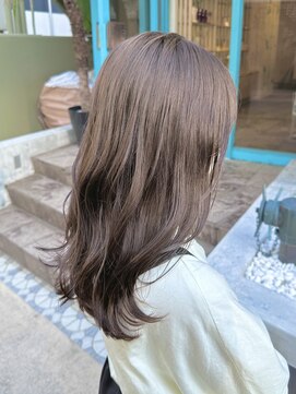 ヘアーメイクオズ(hair make O/S) レイヤーロングくびレイヤーセミディカーキベージュ