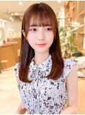 大人可愛い30代40代グレーベージュストレートレイヤーロング黒髪