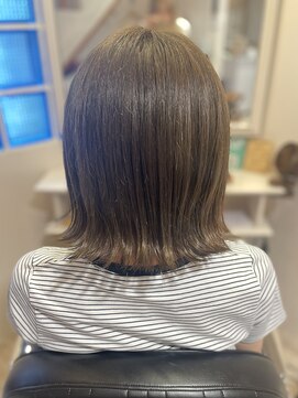 トレパルッキエーレ(tre parrucchiere) ［-tre-］暗めベージュカラー