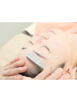 一人一人の肌質を見極めて、眠ってしまうほど心地良いシェービングをご提供！ワントーン明るいお肌へ♪