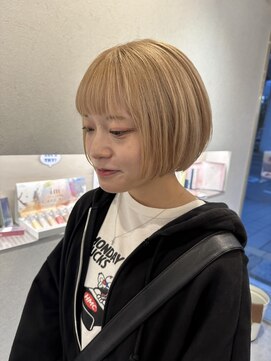 ウタリ(utari) 秋冬もハイトーンボブ【難波 桜川/ケアブリーチ】