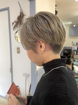 アイリス トーキョー(IRIS Tokyo) えりあしカリアゲショートスタイル