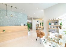 ヘアーズ イオンモール徳島(HAIRZ)の雰囲気（光の差し込む明るい店内と明るいスタッフがお迎えします☆）