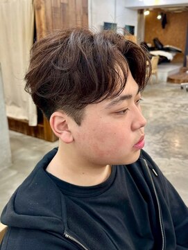 ファルベ(Farbe) ・スパイキーショートブルーブラックフェザーパーマサーフカール