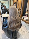 派手髪×ハイトーン×ミルクティーベージュ