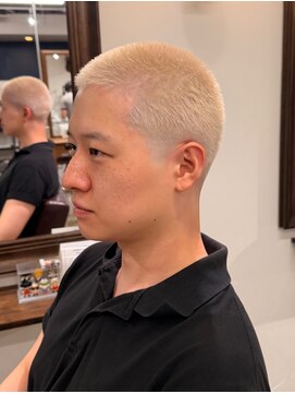 メゾンフォーメン 心斎橋店(Maison for men) バズカット テーパーフェード ブロンドカラー