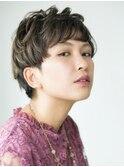 ブラントカットで作る大人のソフトカールベリーショートスタイル