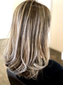 アリア トータルビューティー(Aria total beauty) バレイヤージュ×ベージュ