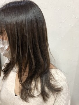 キャラ 池袋本店(CHARA) avedaカーキグレージュレイヤーカット