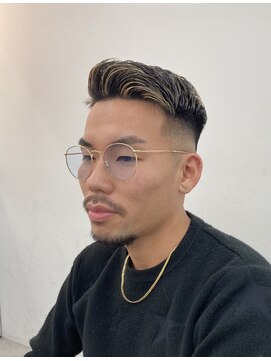 チルチェア 中野店(CHILL CHAIR) ハイスキンフェード×サイドパート×ハイライト