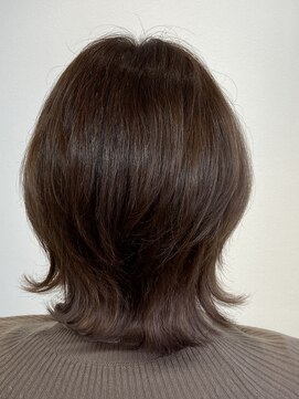 カエル(CAEL) 外ハネショートレイヤー