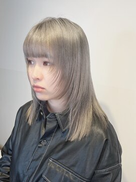 アンサム リリー(UNSOME Lille) ほんのりベージュを混ぜたグレー/柔らかハイトーン