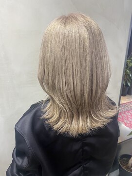 リンダイーロ(Linda Hiro) 【札幌円山　ダブルカラー/ホワイトベージュ/ブリーチ】