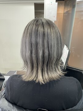 アイズ 本厚木(AIZU) シャドウグレージュ