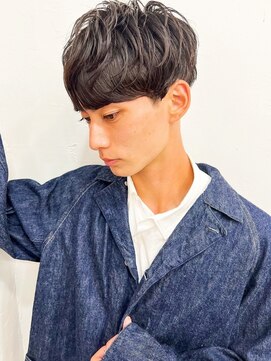 ファルベ(Farbe) スペインカールスパイキーショートブルーブラックフェザーパーマ