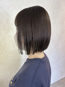 ビスクヘアデザイン(bisq hair design) 切りっぱなしボブ　ブルーブラック　ブリーチカラー　暗髪