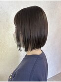切りっぱなしボブ ブルーブラック ブリーチカラー 暗髪