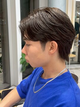 ハニー 町田(HONEY) フェザーパーマ/センターパート/ブルーブラック/曲がる縮毛矯正