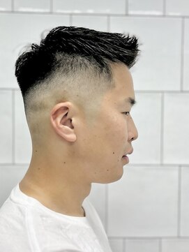 メリケンビューティーパーラー コウベ(MERICAN BEAUTY PARLOR KOBE) メンズカットスキンフェードアップバングビジネスベリーショート