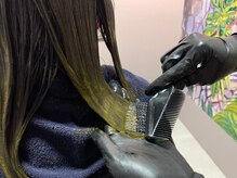 ２：髪に余計な負担をかけず、繰り返し染める人ほど差が出る工程【髪質改善ハーブ】